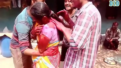 desi bhabhi boob press in holi