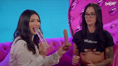 CLARA WELLEN E wine FLAMING CURTINDO JUNTAS