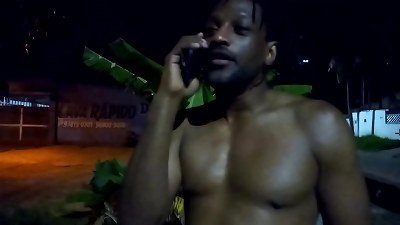 Peguei negros dotados na praia levei no hotel com minha amiga para sentar na rola grossa