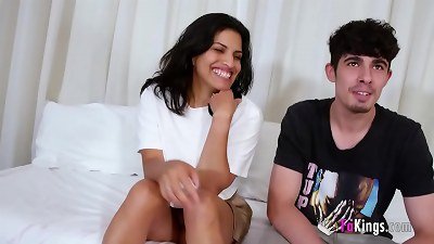 She's back, years after: Lidia Mar&iacute;a wants to attempt the FAKings' sausages again!