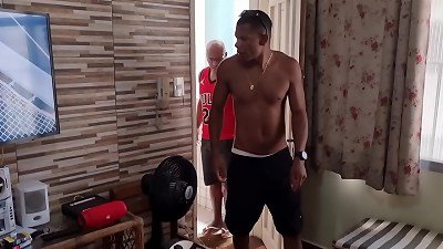 I made an appointment at the beach and the dude didn't show up, he blocked me, my luck is that I found two generous guys and they helped me