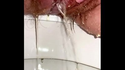 pee DIARY. WELCOME TO MY TOILET. A hairy honeypot pees AND pee RUNS DOWN HER white THIGHS. young chick peed SPLASHING.