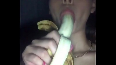 Amel Beurette Fran&ccedil;aise 25 la chatte qui d&eacute;borde de SPERME