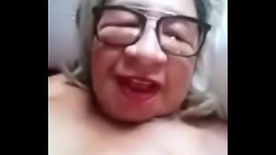 Velha safada quer dar a buceta 2