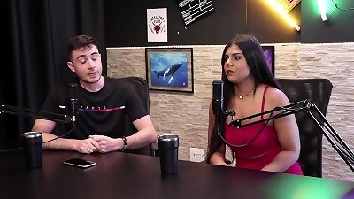 Most boys we know are bisexual, and the public loves cuckold bi - Gabriel and Julia (Vida Safada)