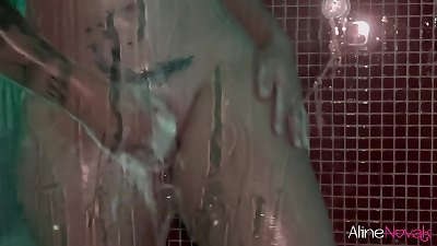 Loira de bunda grande cavalgando sem camisinha - www.alinenovak.com