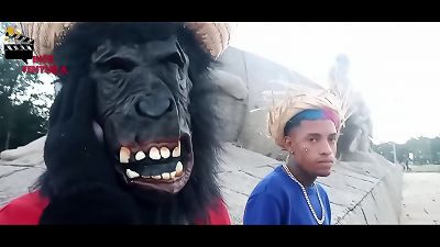 Macaco ventura pega professora acorda ela com pau na boca e goza no cu dela