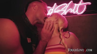 TOUGHLOVEX third wheel with blonde spinner Lilly Bell