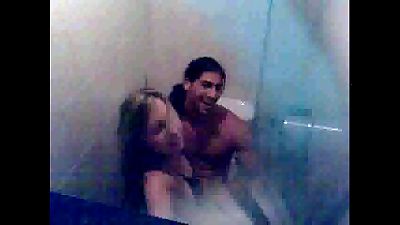 Argentina : Saca la camara la concha de la lora , grita