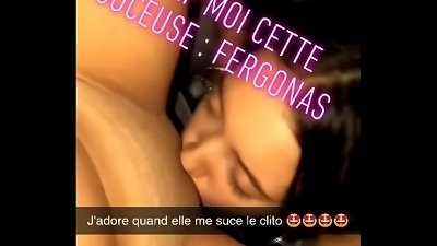 Sa copine chienne lui l&egrave;che la chatte comme si elle sucer ma sting !